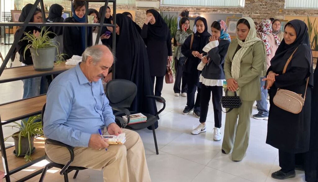 بازدید اعضای مراکز شهر کانون کرمانشاه از نمایشگاه آثار استاد جواری