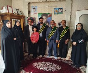 دیدار مدیرکل و کارکنان کانون  استان قزوین با خانواده شهید