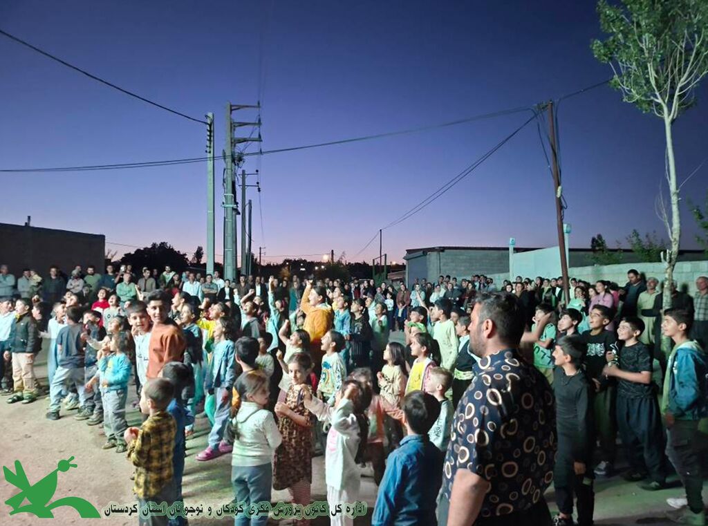 تماشاخانه سیار؛ آفرینش لبخند بر صحنههای خاکی دیواندره