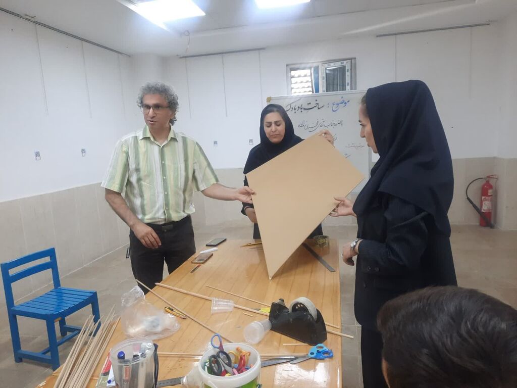 برگزاری کارگاه«ساخت بادبادک» ویژه مربیان کانون البرز