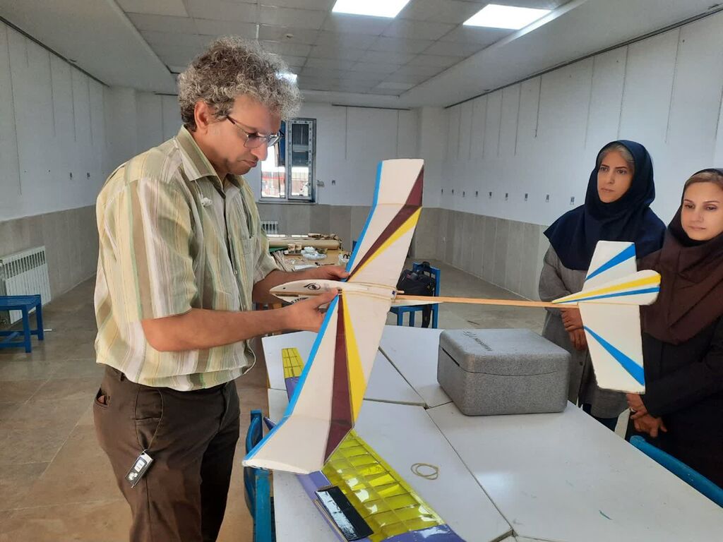 برگزاری کارگاه«ساخت بادبادک» ویژه مربیان کانون البرز