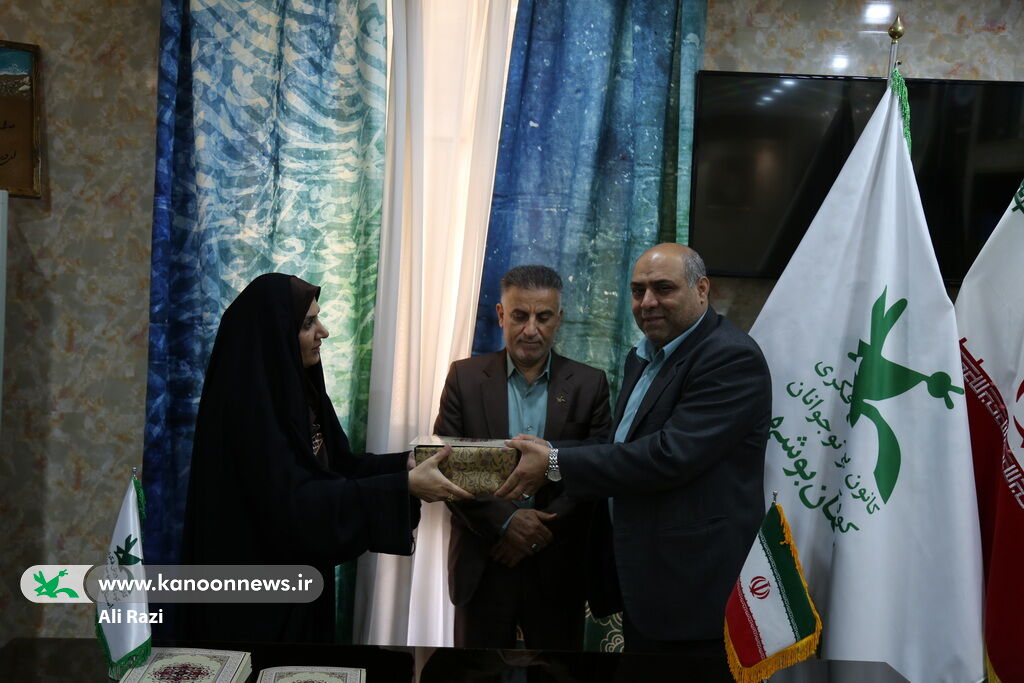 دیدار مدیرکل کانون استان بوشهر با مدیر و کارکنان کانون زبان استان