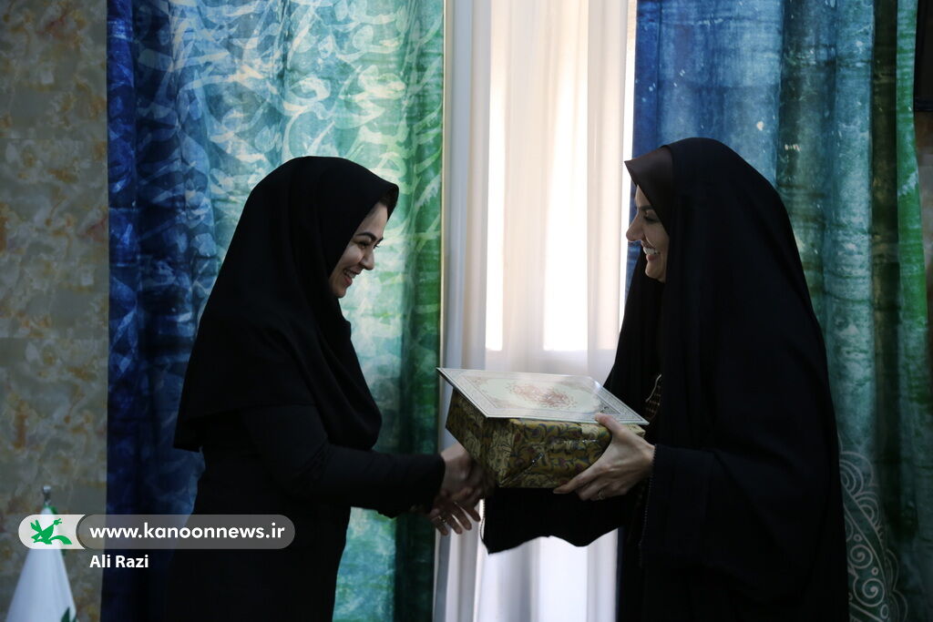 دیدار مدیرکل کانون استان بوشهر با مدیر و کارکنان کانون زبان استان