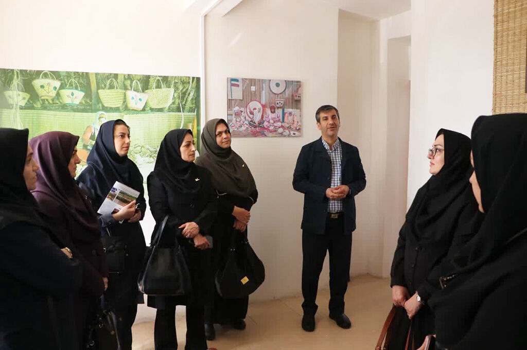 بازدید کارشناسان و مربیان کانون گیلان از روستای ملی حصیر فشتکه