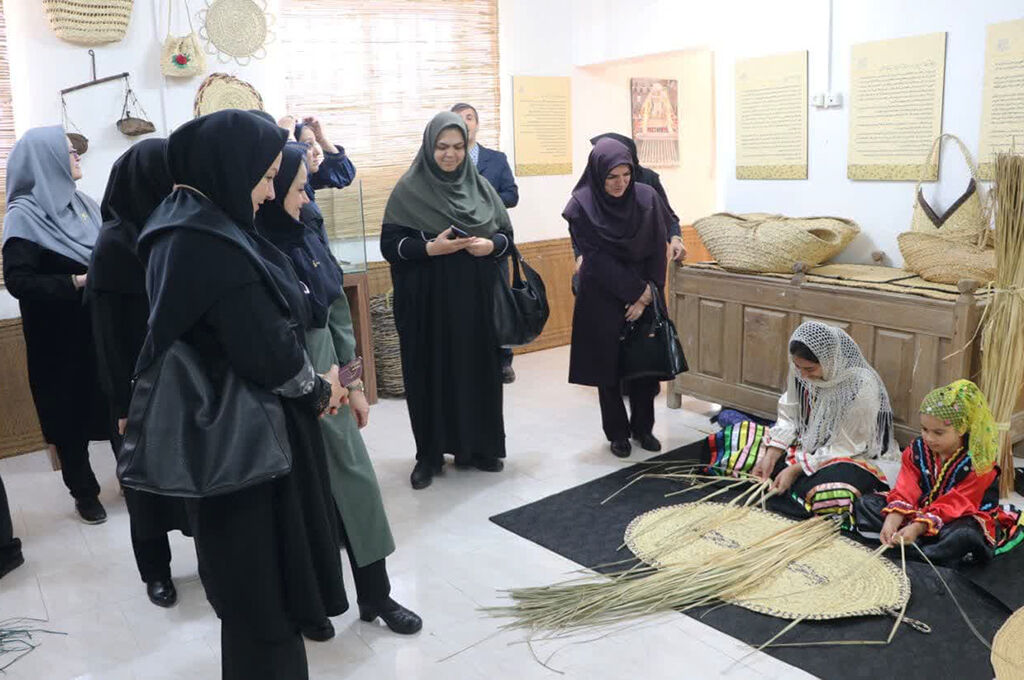 بازدید کارشناسان و مربیان کانون گیلان از روستای ملی حصیر فشتکه