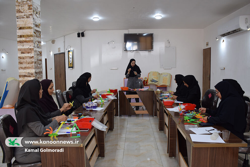 آشنایی مربیان کانون پرورش فکری لرستان با رباتیک