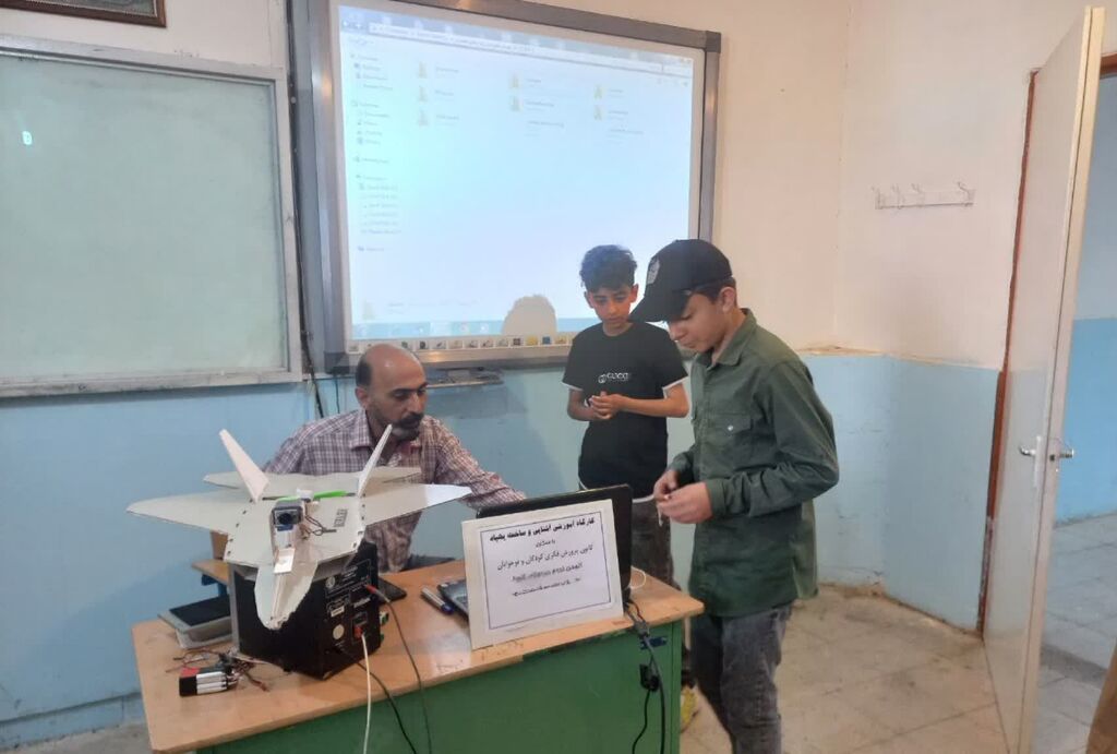 برگزاری کارگاه علمی ساخت پهپاد توسط کانون‌یار و رابط علمی مرکز سنقر