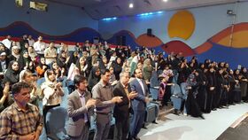گزارش تصویری قدردانی کارکنان، والدین و اعضای کانون کرمانشاه از محمد خیاط‌زنجانی