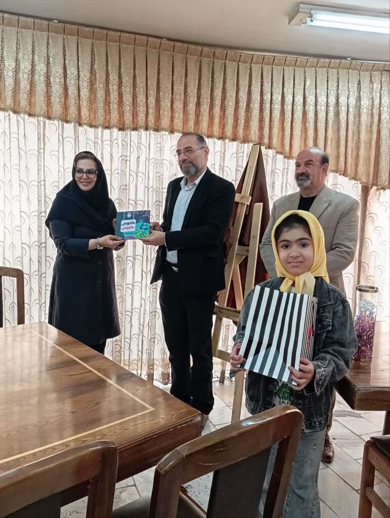 افتخار آفرینی عضو مرکزهشتگرد در چهارمین دوره جشنواره ملی نویسندگی«ذهن زرین»