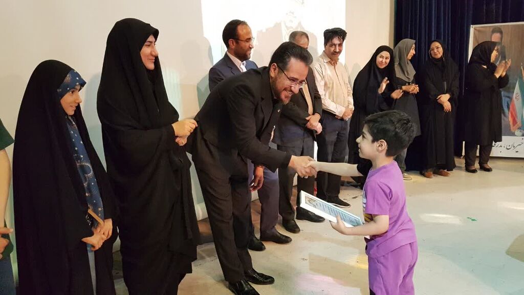 قدردانی کارکنان، والدین و اعضای کانون کرمانشاه از محمد خیاط‌زنجانی