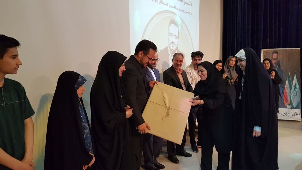 قدردانی کارکنان، والدین و اعضای کانون کرمانشاه از محمد خیاطزنجانی