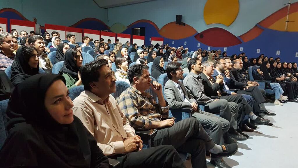 قدردانی کارکنان، والدین و اعضای کانون کرمانشاه از محمد خیاطزنجانی