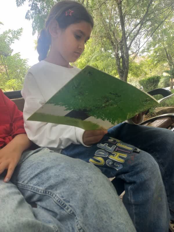 معرفی کتاب همراه با گردش در طبیعت در مرکز فرهنگی درگز