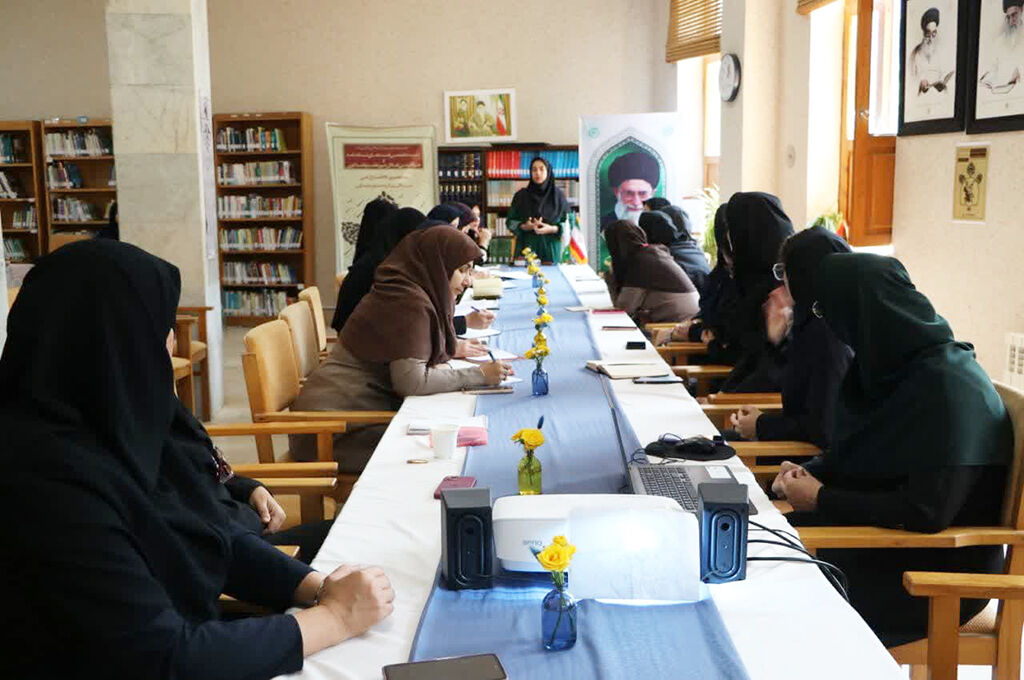 گردهمآیی قصهگویان در نشست تخصصی انتخاب و پرداخت قصههای شاهنامه/ ارایه راهکار برای بازخوانی گنجینههای ادبی