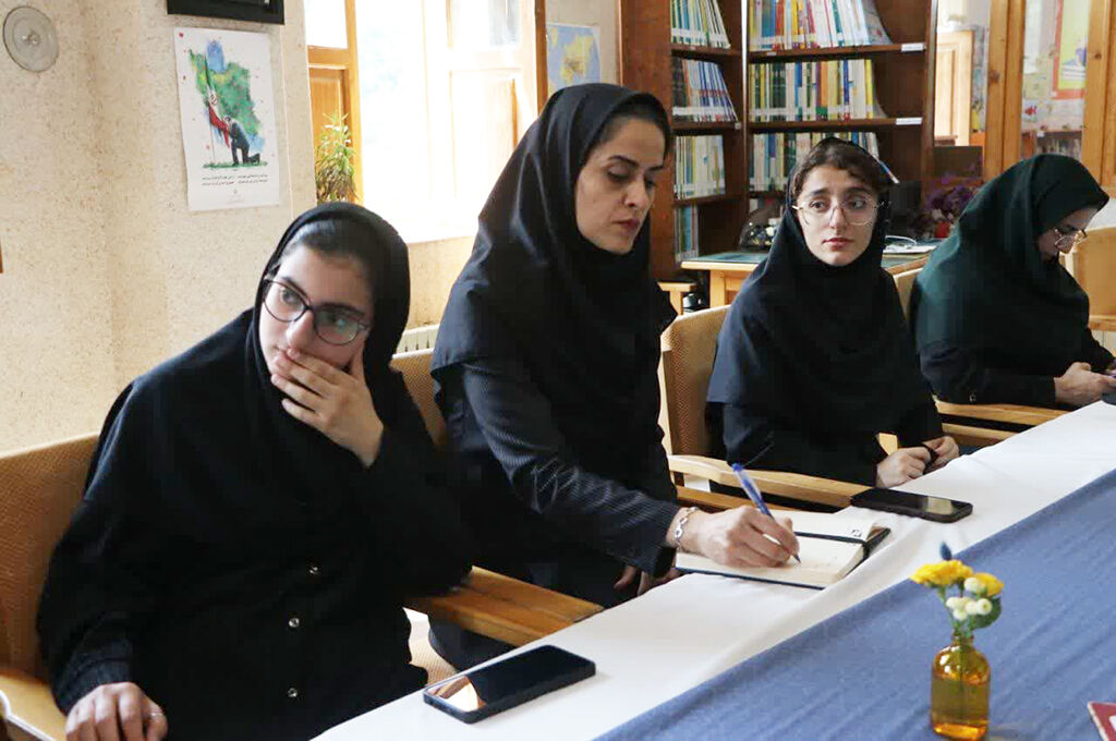 گردهم‌آیی قصه‌گویان در نشست تخصصی انتخاب و پرداخت قصه‌های شاهنامه/ ارایه راهکار برای بازخوانی گنجینه‌های ادبی