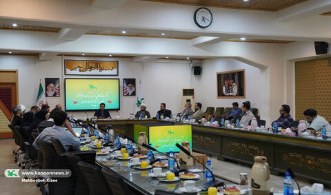 نشست مدیرعامل کانون با فعالان حوزه کودکان و نوجوان