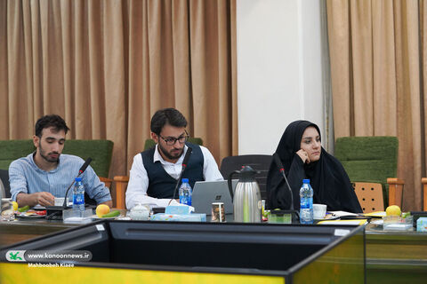 نشست مدیرعامل کانون با فعالان حوزه کودکان و نوجوان