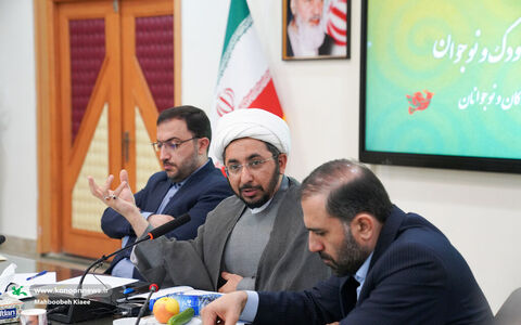 نشست مدیرعامل کانون با فعالان حوزه کودکان و نوجوان