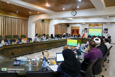 نشست مدیرعامل کانون با فعالان حوزه کودک و نوجوان