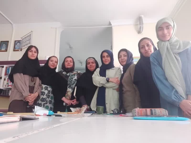 برگزاری نشستهای ادبی برای مربیان ترم تابستان کانون البرز