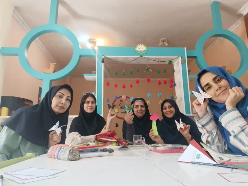 برگزاری نشستهای ادبی برای مربیان ترم تابستان کانون البرز