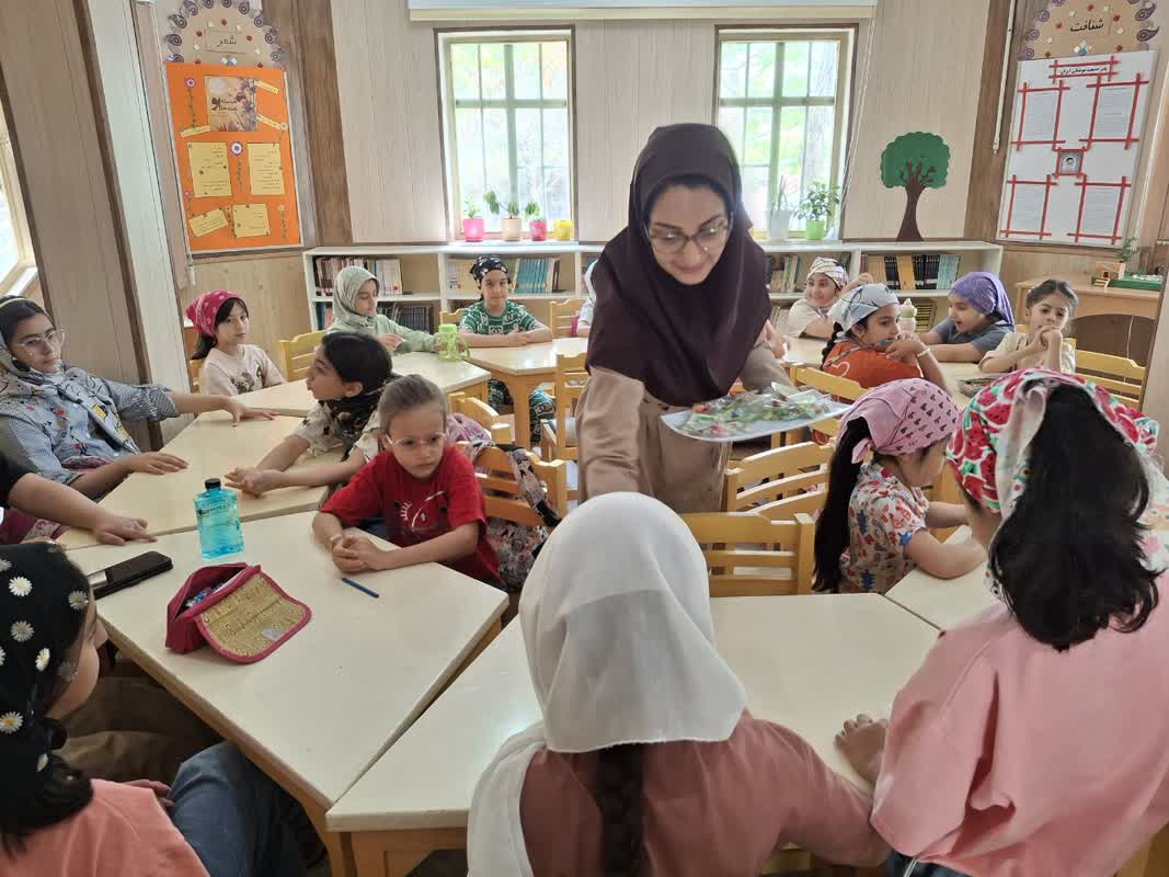 تهیه بسته های عیدانه توسط اعضای کانون پرورش فکری شهر اراک