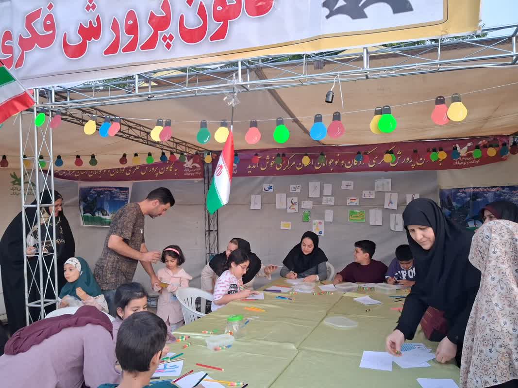 اجرای سرود اعضای کانون پرورش فکری شهر اراک در نمایشگاه غدیر