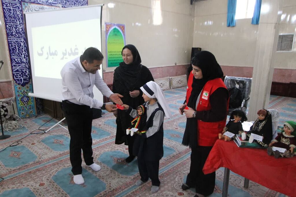 مسابقه لباسهای محلی عروسکهای دارا و سارا