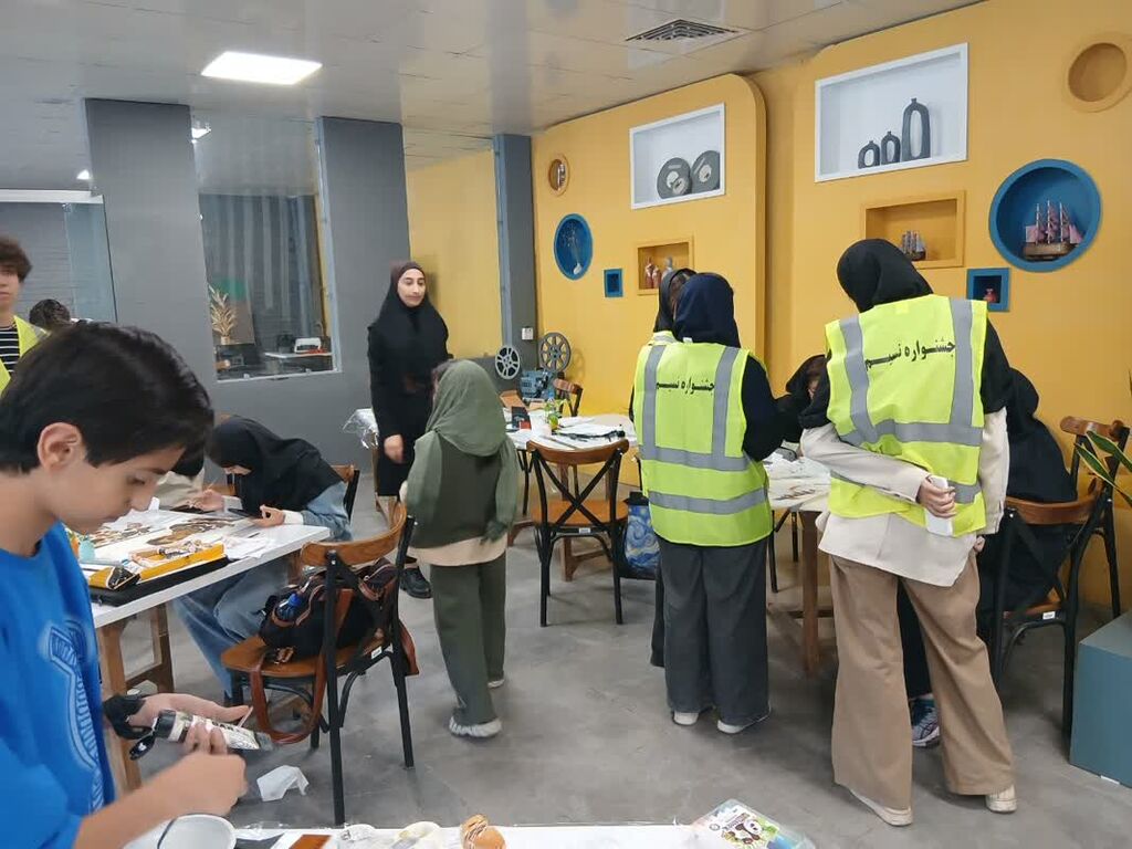 کارگاه هنری «از خاکستر تا رنگینکمان» برگزار شد