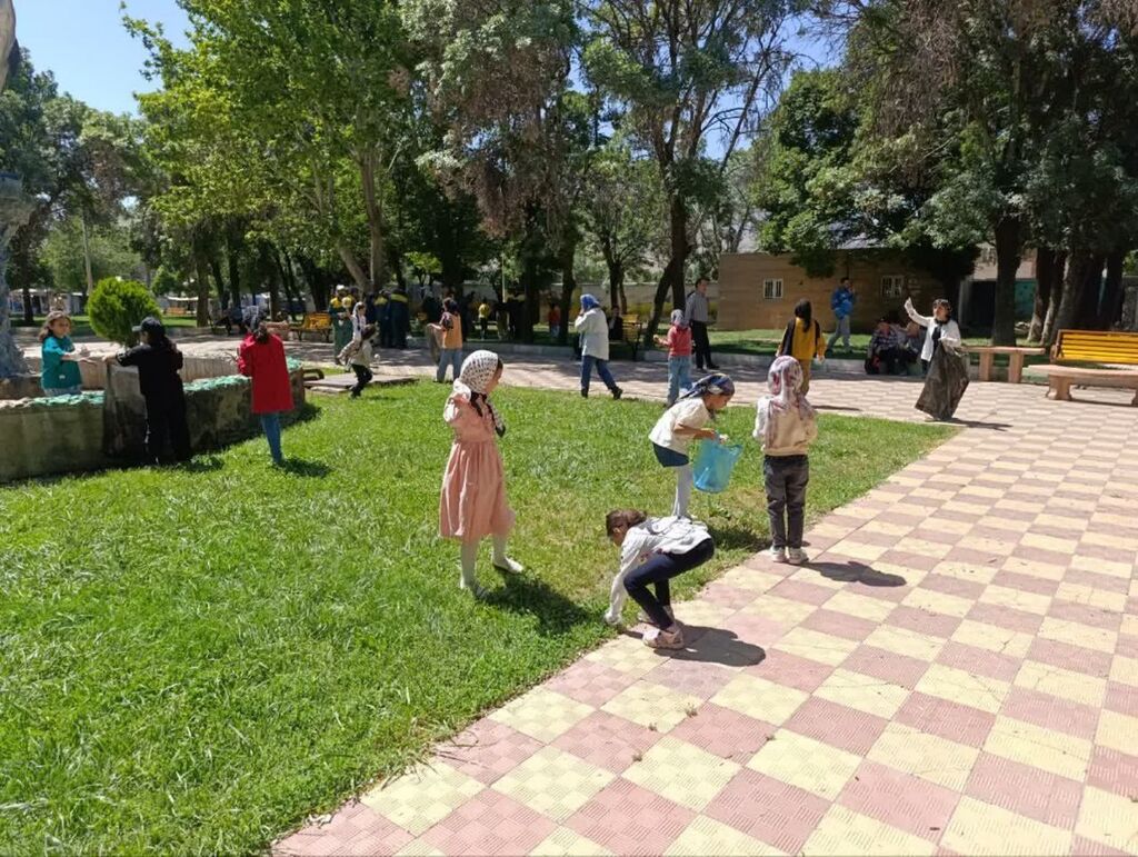 برگزاری آیین تکریم پاکبانان در مرکز سنقر با اجرای برنامه «محله من، خانه من»