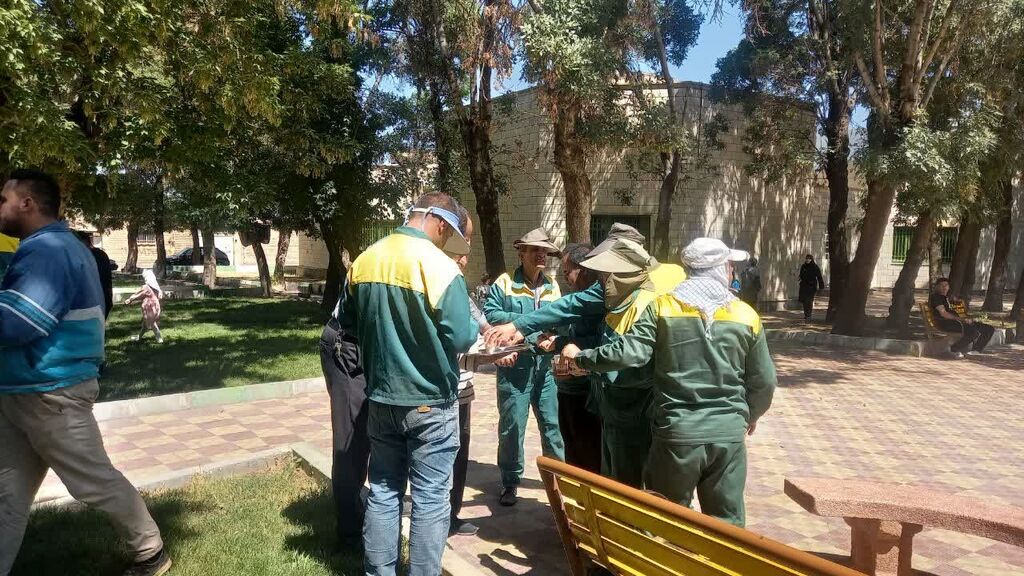 برگزاری آیین تکریم پاکبانان در مرکز سنقر با اجرای برنامه «محله من، خانه من»