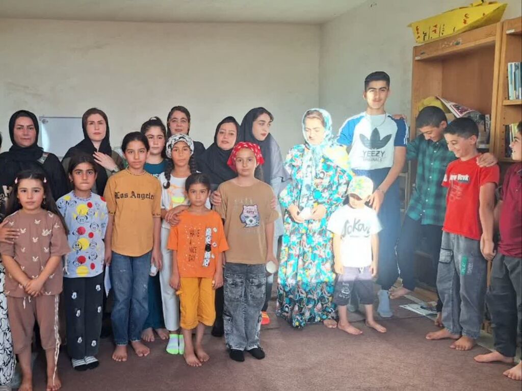 پیشگامی مربی کانون کرمانشاه در ترویج فرهنگ مطالعه در روستای دوستدار کتاب