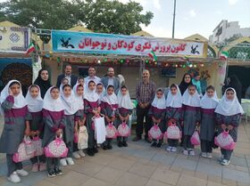 اجرای گروه سرود دختران کانون استان مرکزی در نمایشگاه غدیر