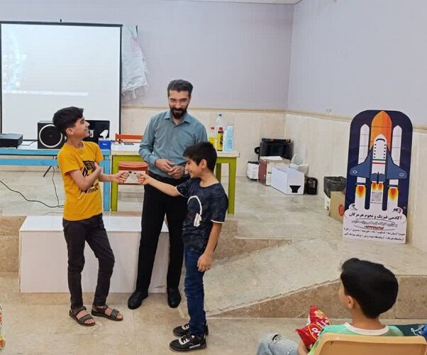 برگزاری کارگاه آزمایشگاه در مرکز پارک لاله بندرعباس