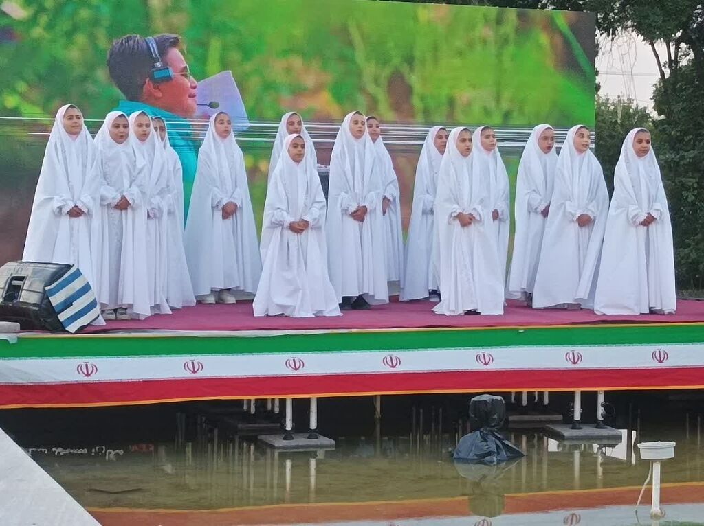 گروه سرود غدیر_مرکزی اجرای گروه سرود دختران کانون استان مرکزی در نمایشگاه غدیر