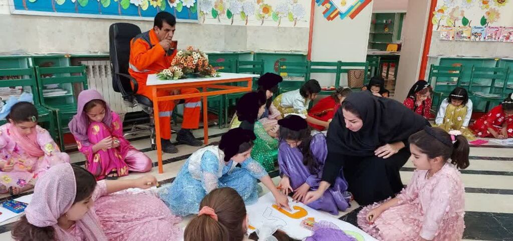 تجلیل از پاکبان محله با حضور اعضای مرکز جوانرود