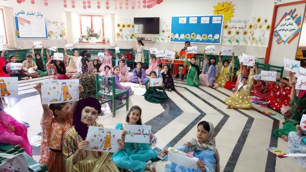 تجلیل از پاکبان محله با حضور اعضای مرکز جوانرود