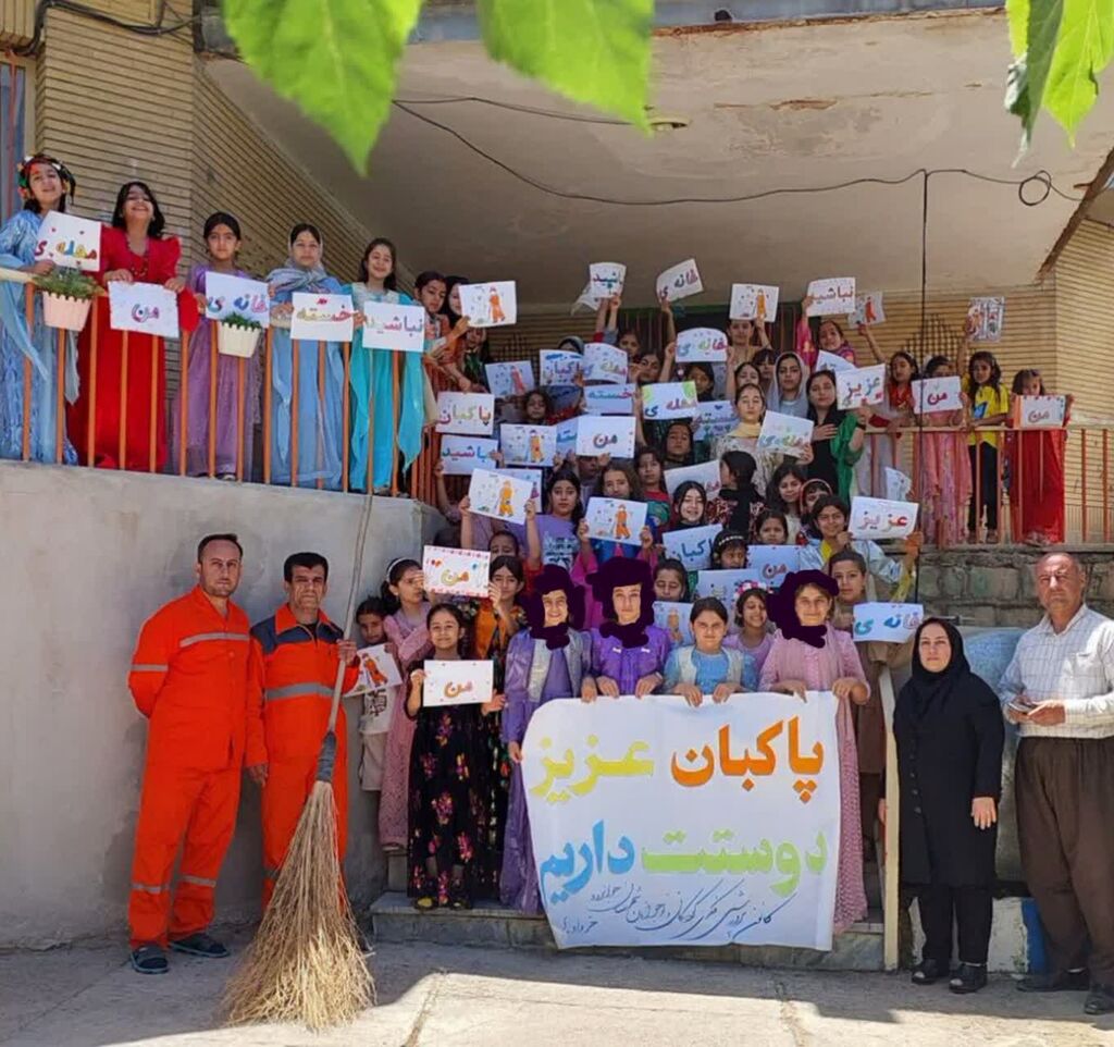 تجلیل از پاکبان محله با حضور اعضای مرکز جوانرود