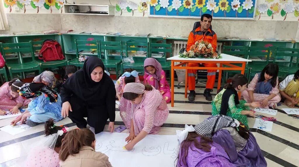 تجلیل از پاکبان محله با حضور اعضای مرکز جوانرود