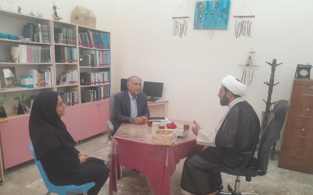 حضور امام جمعه و رئیس ستاد اقامه نماز در جمع اعضای مرکز گیلانغرب