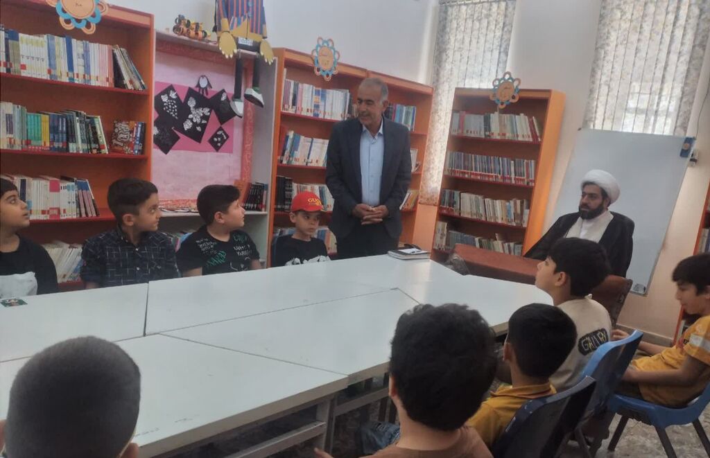 حضور امام جمعه و رئیس ستاد اقامه نماز در جمع اعضای مرکز گیلانغرب