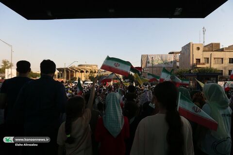 تماشاخانه‌های سیار کانون در راهپیمایی کیلومتری غدیر در تهران