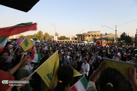 تماشاخانه‌های سیار کانون در راهپیمایی کیلومتری غدیر در تهران