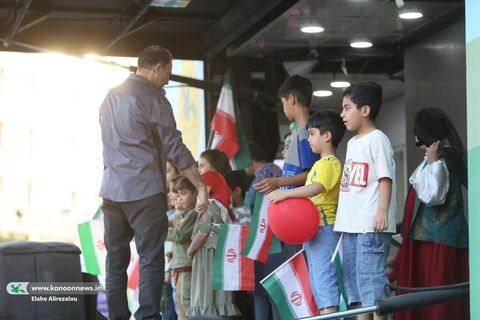 تماشاخانه‌های سیار کانون در راهپیمایی کیلومتری غدیر در تهران