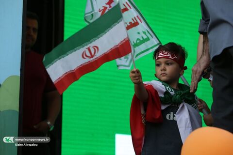 تماشاخانه‌های سیار کانون در راهپیمایی کیلومتری غدیر در تهران