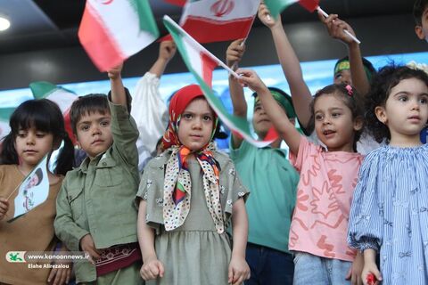 تماشاخانه‌های سیار کانون در راهپیمایی کیلومتری غدیر در تهران
