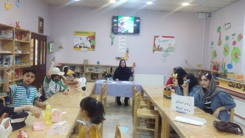 ساخت موشک های کاغذی توسط کودکان و نوجوانان مراکز استان و پرتاب نمادین آن به سوی اسرائیل