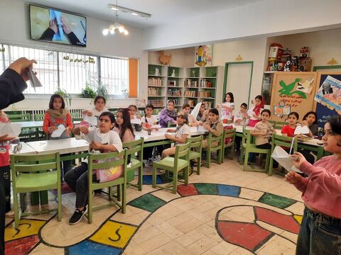 ساخت موشک های کاغذی توسط کودکان و نوجوانان مراکز استان و پرتاب نمادین آن به سوی اسرائیل