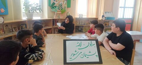 ساخت موشک های کاغذی توسط کودکان و نوجوانان مراکز استان و پرتاب نمادین آن به سوی اسرائیل