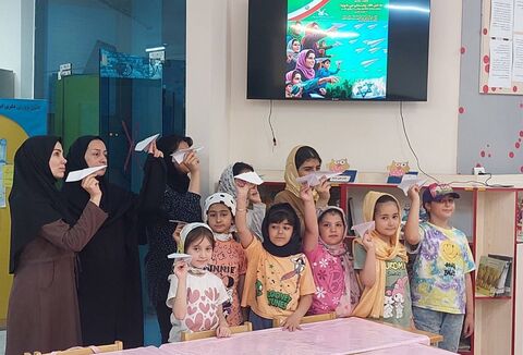 ساخت موشک های کاغذی توسط کودکان و نوجوانان مراکز استان و پرتاب نمادین آن به سوی اسرائیل